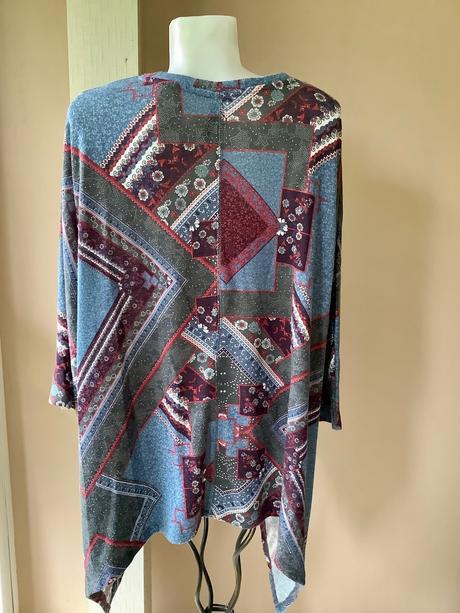 Krásny asymetricky pulover, xl