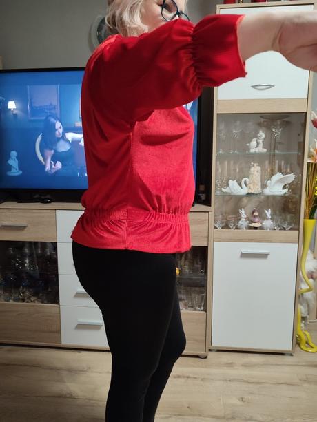 Červená vrubkovana blúzka, 36