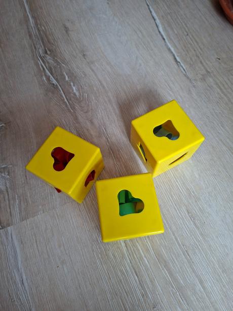 Hračky na zakladanie,