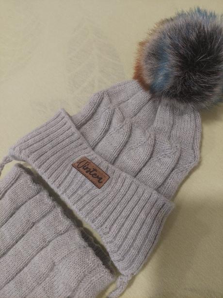 Čiapka,nákrčník, ajs