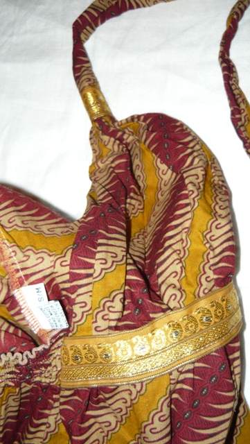 Sexi šaty so zlatou stuhou, s