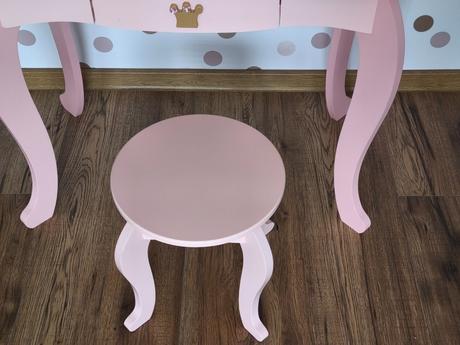 Kozmetický stolík pre dievčatko, 