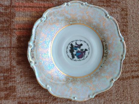 Sada starého porcelánového riadu,