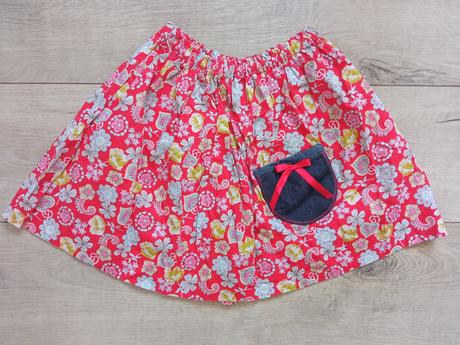 Dievčenská kvetovaná sukňa s vreckom (122), 122