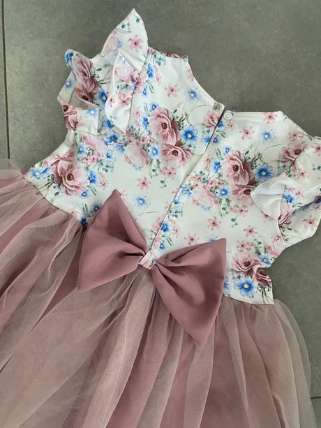 Spoločenské šaty, 122