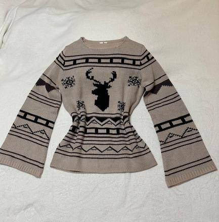 Krásny béžový sveter so vzorom a rozšírený rukáv, l / m