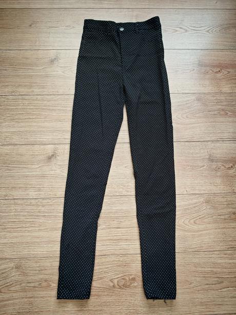 Krásne bodkované nohavice, 38