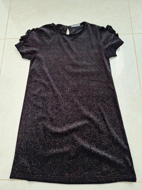 Predam cierne leskle saty, 134