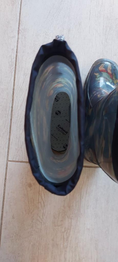 Gumáky č. 32 a 33, 32