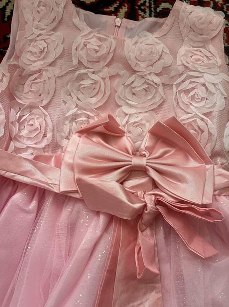 Princeznovské šaty, 128