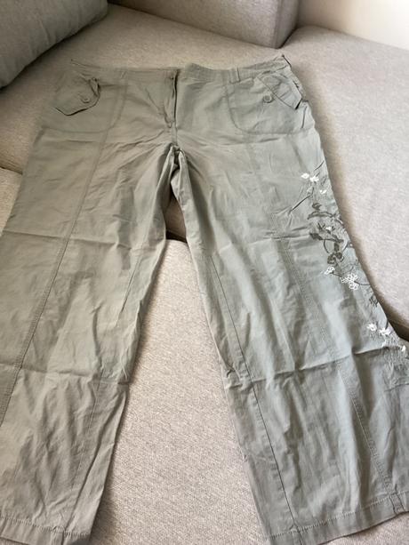 Krásne nohavice s výšivkou, 52