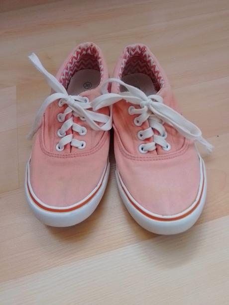 Ružové tenisky, 36