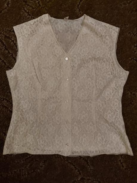 Kratší čipkovaný top, 42
