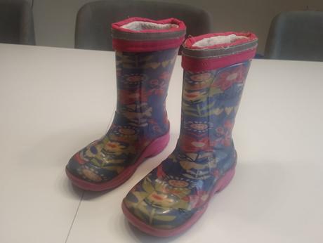 Kvietkované gumáky, 23