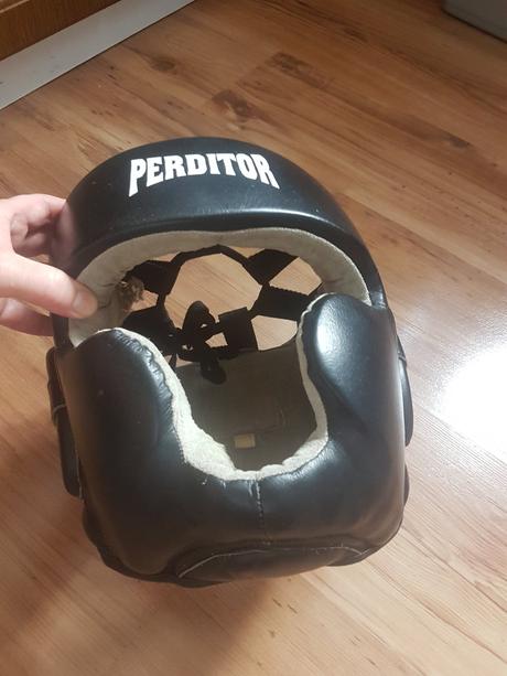Prilba na zápasy/box mma perditor, 