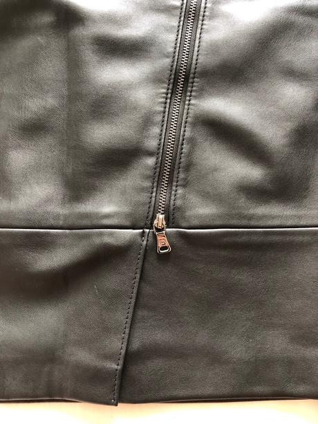 Sukňa v imitácii kože zn. gerry weber, 42