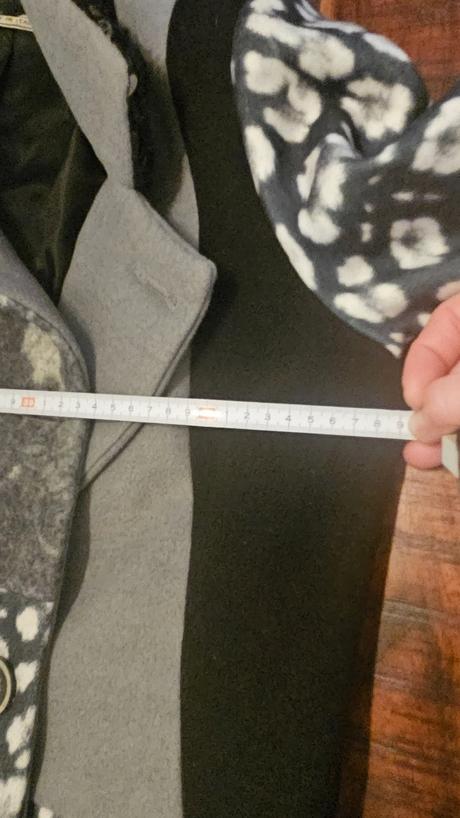 Extravagantny taliansky kabát do pol stehien, 40