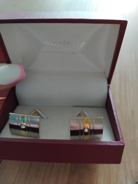 Manžetové gombíky, 