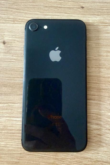 Iphone 8 s prislusenstvom, apple