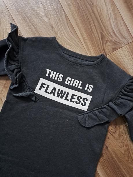 Mikinové ŝaty, 152