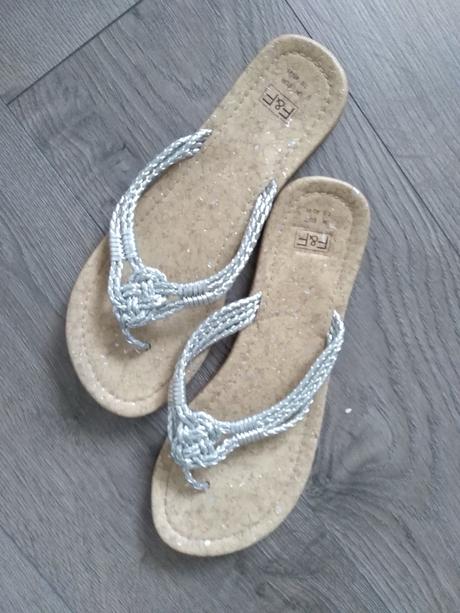 Strieborné žabky, 41