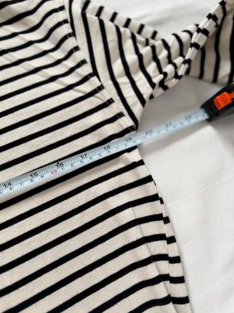 Krémová mikina s čiernymi vodorovnými pruhmi zo za, zara,m