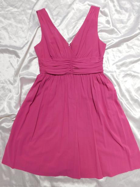 Luxusne velmi pekne šaty, 38