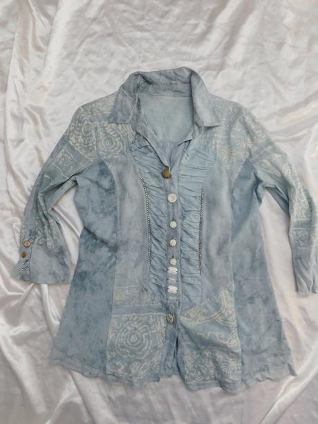 Kvalitna velmi pekna trendy bluzka, 42