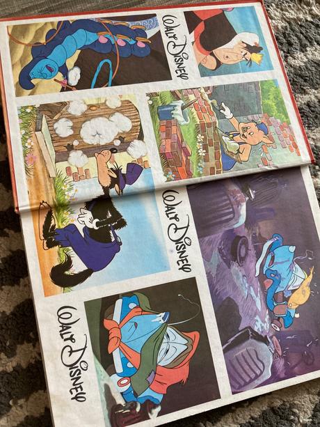 Walt disney alenka v kraji divů. autíčko modrásek, 