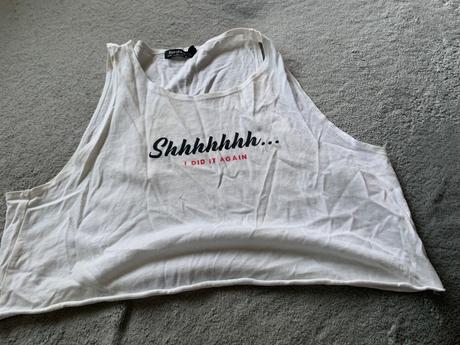 Dievcenske crop tielko, 152