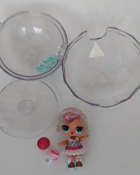 Lol babika vo vianočnej guli, 