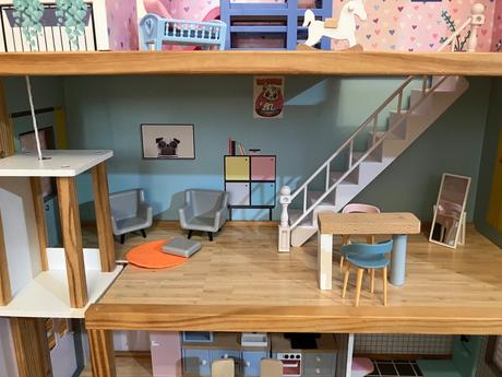 Drevený domček pre bábiky, 