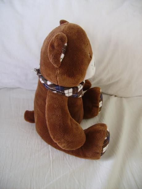 Plyšový väčší hnedý medveď s hrkálkou, 