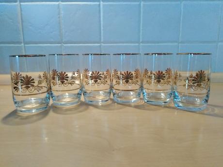 Malé poháre na víno, výška cca 8 cm, objem 100 ml, 