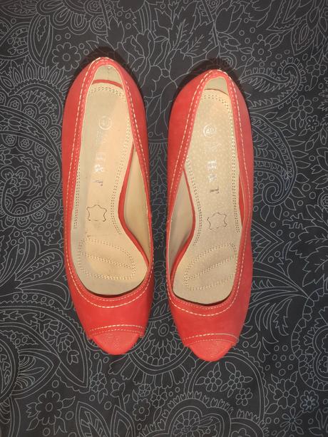 Červené topánky, 40