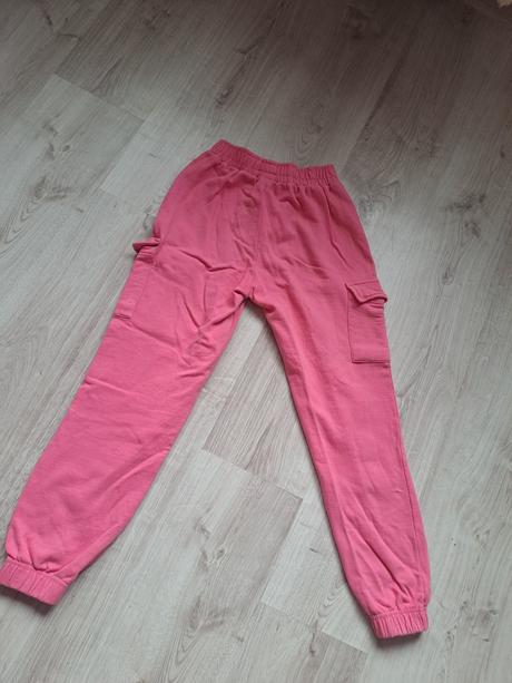 Dievčenské tepláky, 152