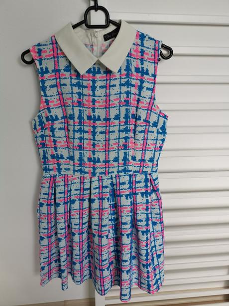 Pestré šaty s límčekom, l