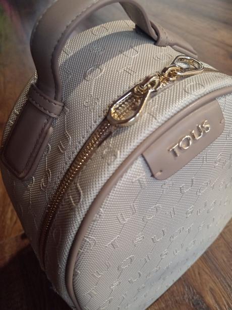 Kabelka, ruksak, tous