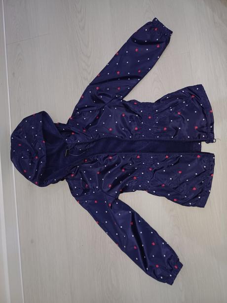 Dievčenská vetrovka, 104