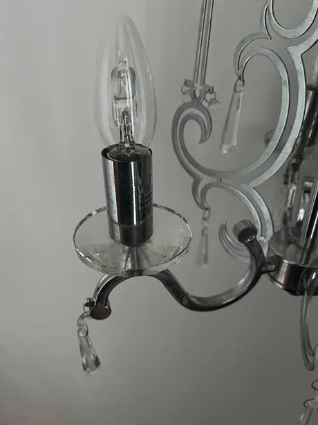 Moderný chrómový luster s akrylovými kryštálmi, 