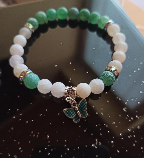 Minerálne, pletené náramky, amulety do auta na žel,