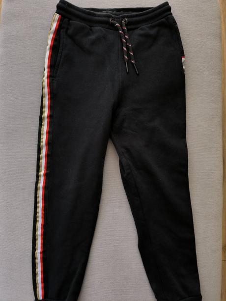 Hrubšie teplaky, 128