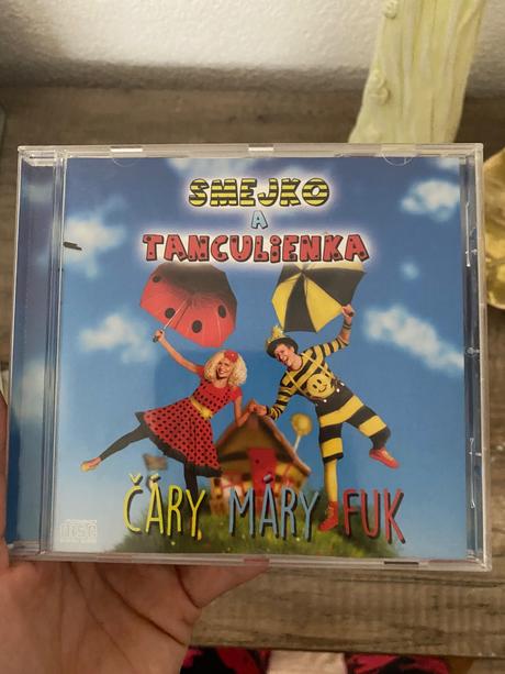 Smejko a tanculienka,
