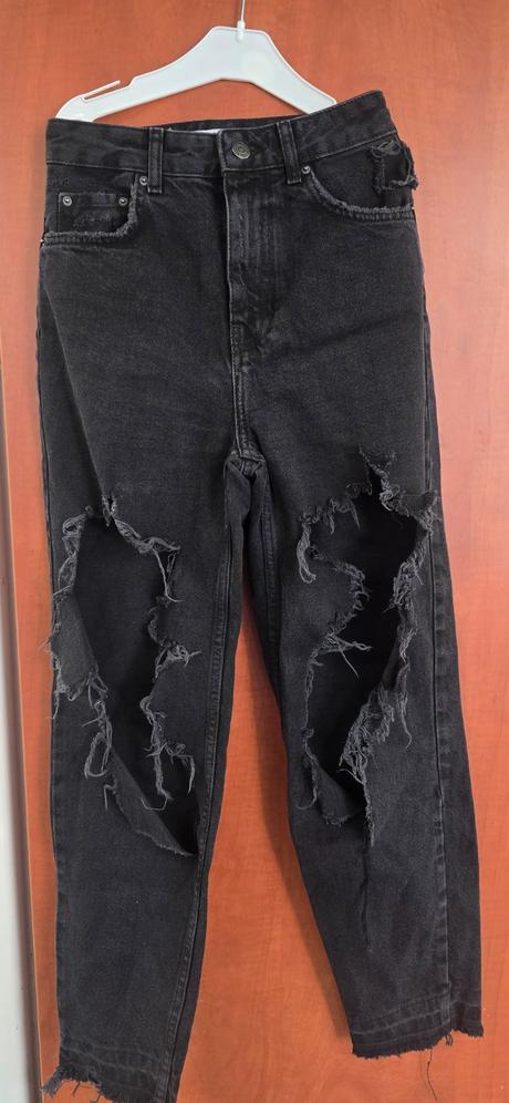 Roztrhane rifle, bershka,32