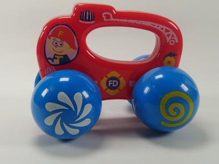 Plastová hrkálka hasičské auto, červená, 13 cm,