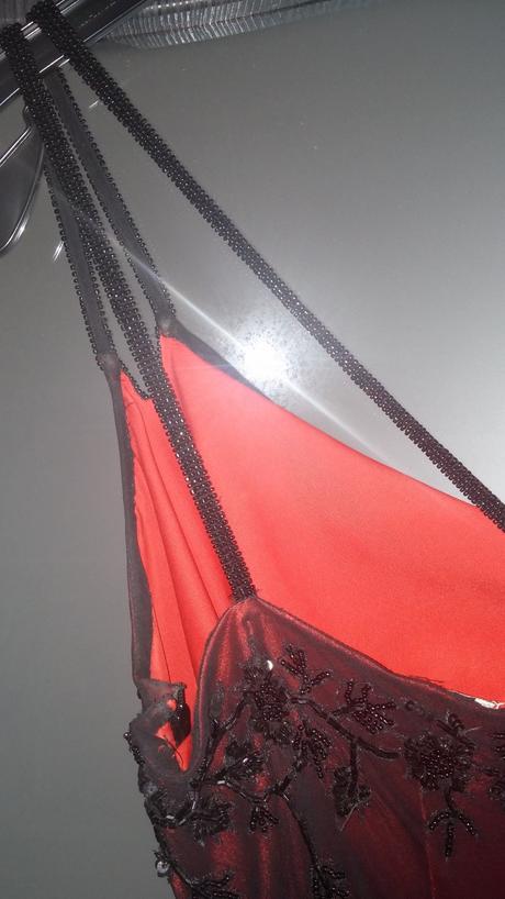 Rucne vysivane spolocenske saty, 36