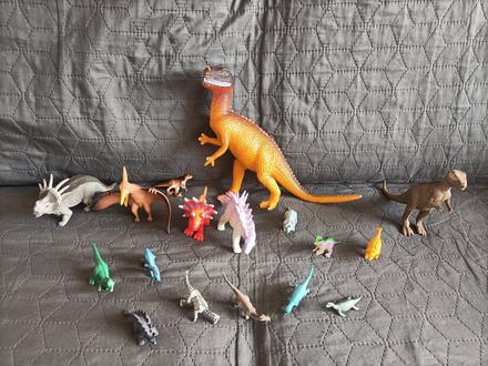 Plastové dinosaury, 