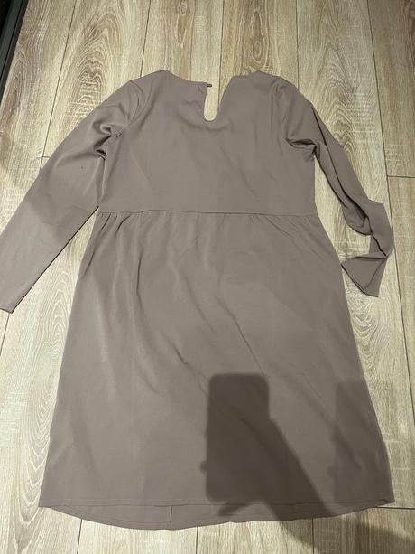 Pohodlne a lahucke saty, zakryvajuce nedostatky, 42