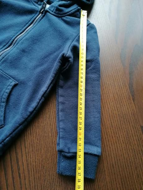 Tmavomodrá mikinka, reserved,104