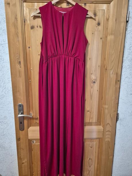 Červené spoločenské šaty, s